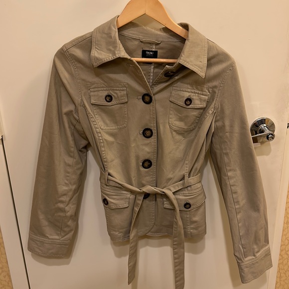 Used Mossimo women’s M beige jacket with belt. - Picture 1 of 11
